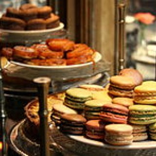 BucketList + Eat Macarons In Paris 