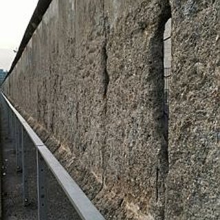 BucketList + Visit The Berlin Wall