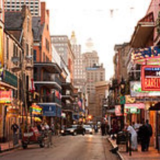 BucketList + Go To A Bar On Bourbon Street